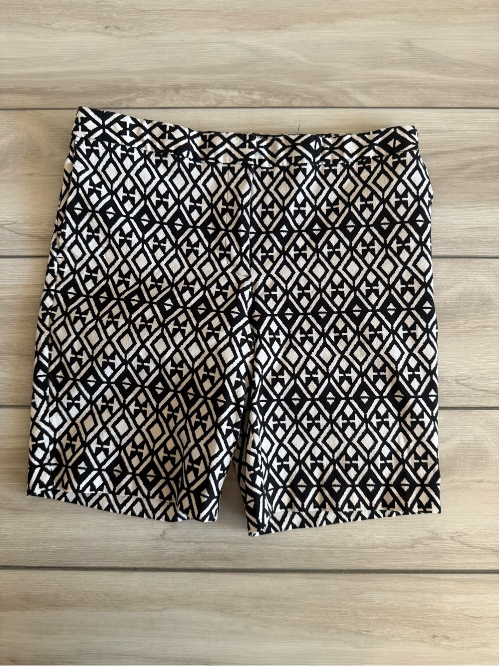 Mario Serrani Geometric Stretch Bermuda Shorts Black/White Size 10 NWOT